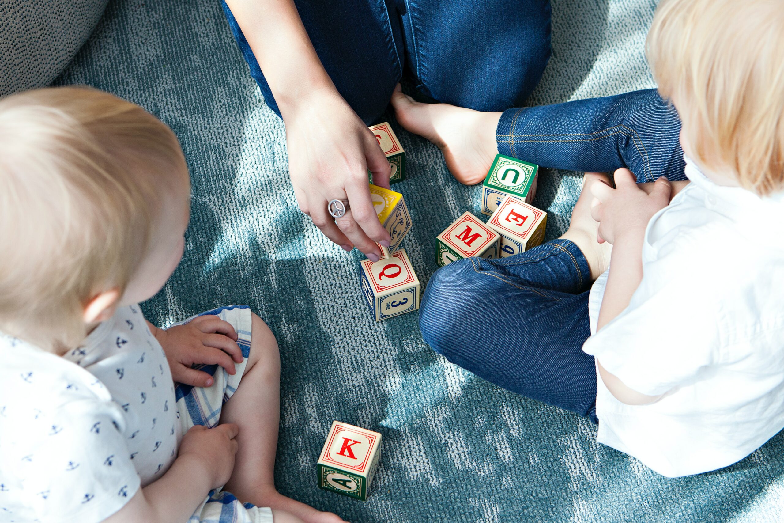 Bambini con lettere